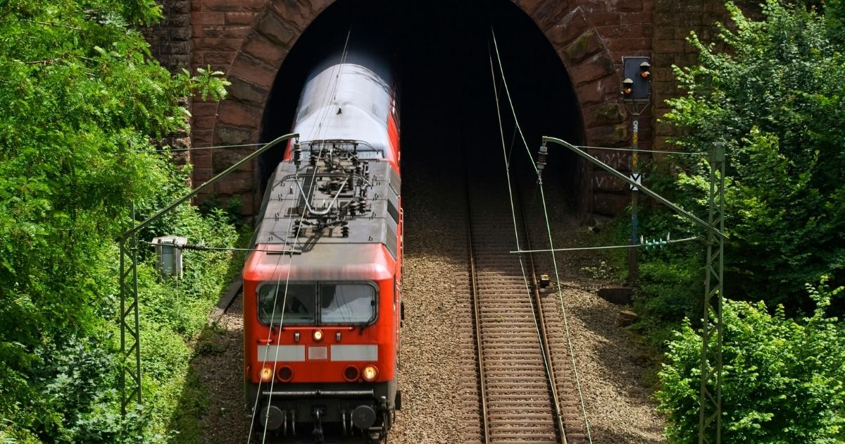 Basta perdite di segnale sui treni nelle gallerie: c'è l'accordo fra Ferrovie dello Stato e TIM